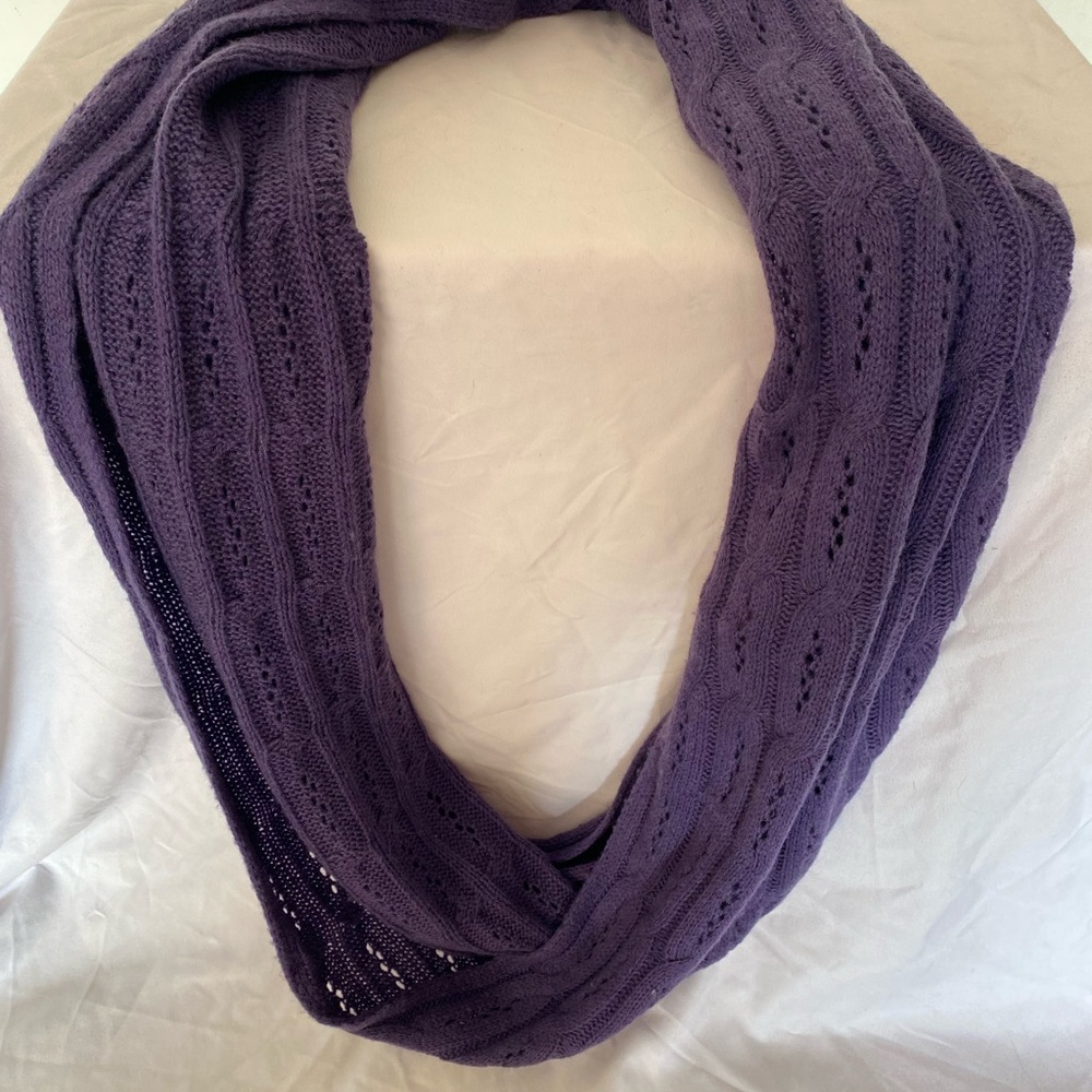 Celeste Deep Purple Knit Scarf. No tag